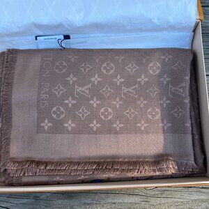 Never Worn Louis Vuitton Monogram Classic Shawl in Sold Out Cappuccino (M75872)